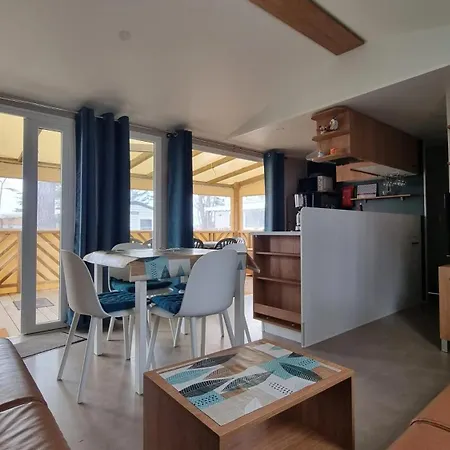 A Avec Piscine Partagee