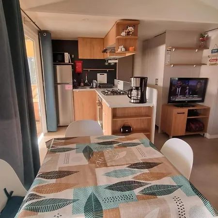 A Avec Piscine Partagee *