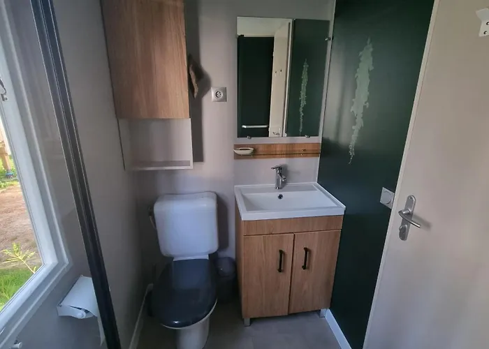 A Avec Piscine Partagee *