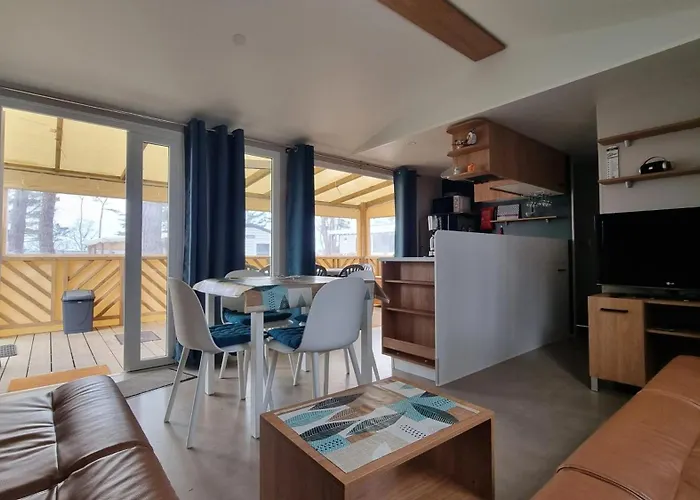 à Avec Piscine Partagée