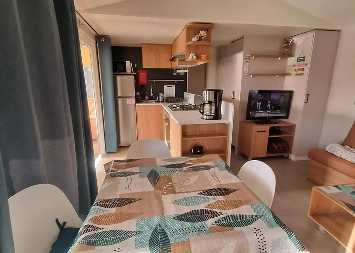 à Avec Piscine Partagée *